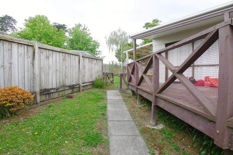 Photo of property in 1/23 Flaunty Place, West Harbour, Auckland, 0618