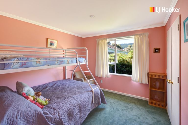 Photo of property in 24 Surrey Bay Road, Waihola, Outram, 9073