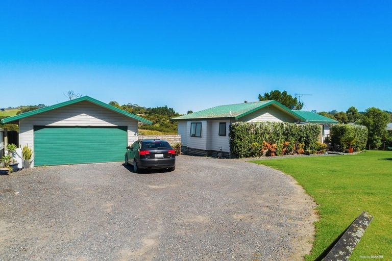 Photo of property in 63 Whitford Park Road, Whitford, Manurewa, 2576
