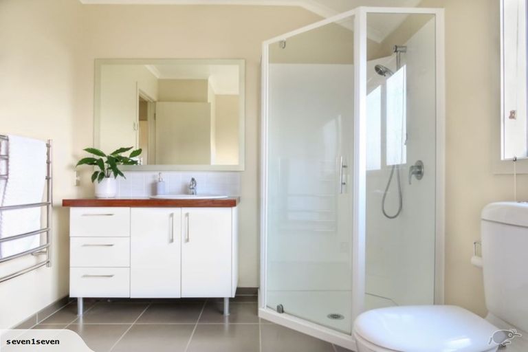 Photo of property in 2/745 Acacia Bay Road, Acacia Bay, Taupo, 3330