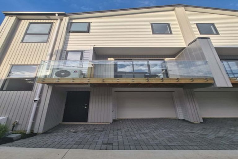 Photo of property in 16c Sheridan Drive, New Lynn, Auckland, 0600