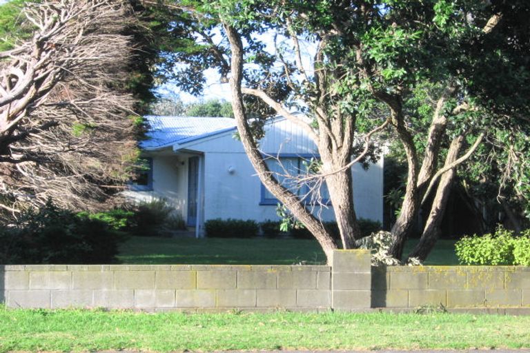 Photo of property in 1 Hemara Street, Waikanae Beach, Waikanae, 5036