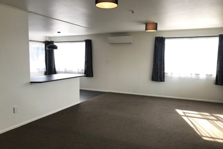 Photo of property in 32 Roick Parade, Glen Eden, Auckland, 0602