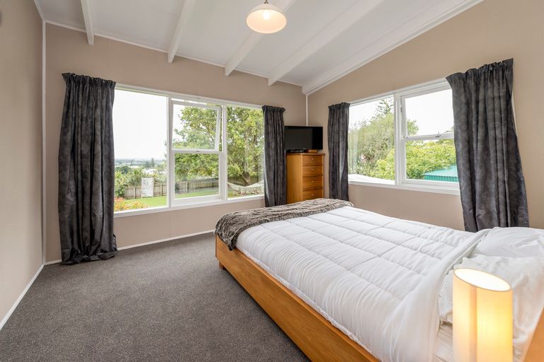 Photo of property in 25 Hand Road, Helensville, 0800