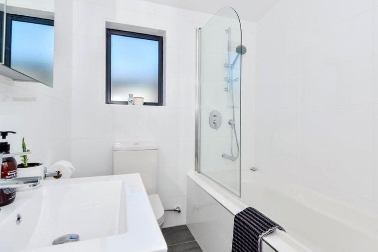 Photo of property in 19 Akeake Lane, Manurewa, Auckland, 2102