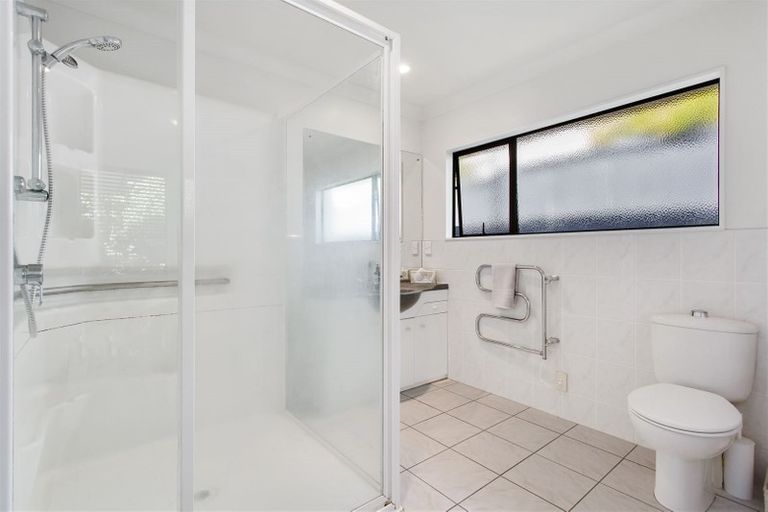 Photo of property in 89 Marina View Drive, West Harbour, Auckland, 0618