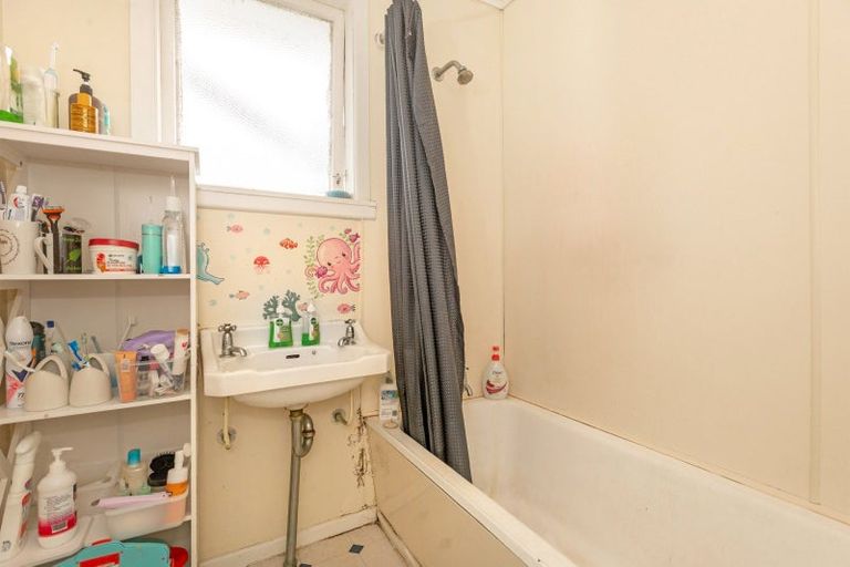 Photo of property in 35 Monkhouse Street, Tolaga Bay, 4077