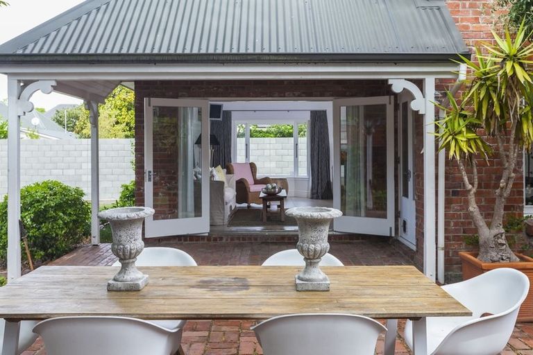 Photo of property in 20 Poynder Avenue, Merivale, Christchurch, 8014