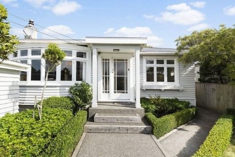 Photo of property in 13 Firth Terrace, Karori, Wellington, 6012