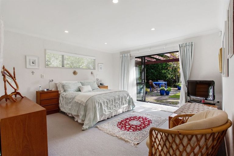 Photo of property in 89 Marina View Drive, West Harbour, Auckland, 0618