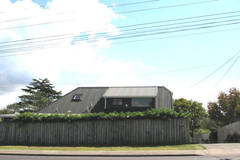 Photo of property in 1/81 Carlisle Road, Torbay, Auckland, 0632