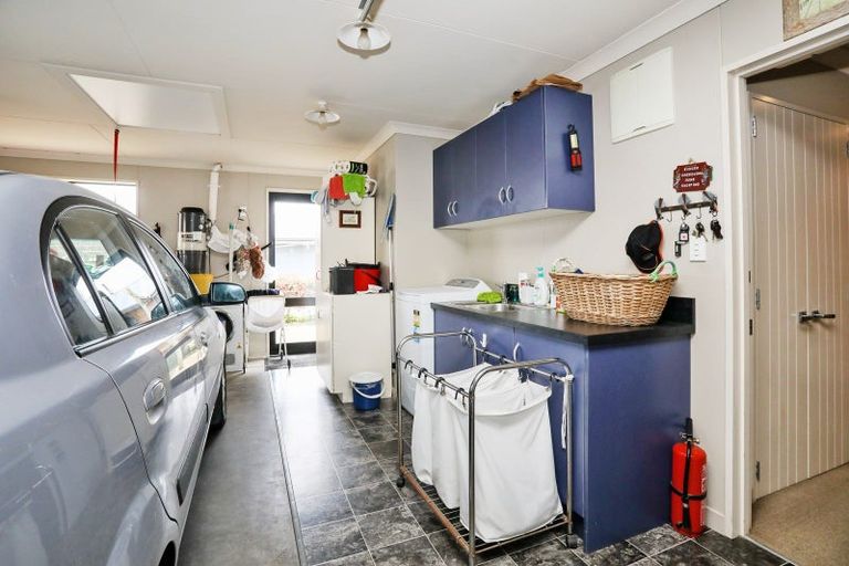 Photo of property in 18 Mauchline Street, Wallacetown, 9816