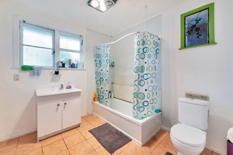 Photo of property in 144 Hepburn Road, Glendene, Auckland, 0602