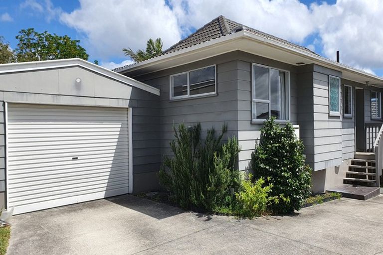 Photo of property in 27 Pahi Place, West Harbour, Auckland, 0618