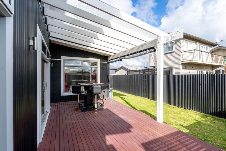 Photo of property in 123 Heretaunga Street, Palmerston North, 4414