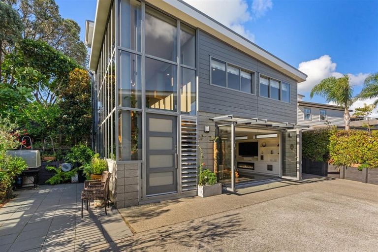 Photo of property in 135 Beach Road, Castor Bay, Auckland, 0620