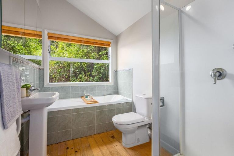 Photo of property in 14a Trevor Terrace, Paremata, Porirua, 5024