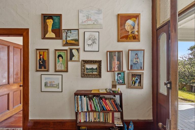 Photo of property in 9 Hukarere Road, Bluff Hill, Napier, 4110