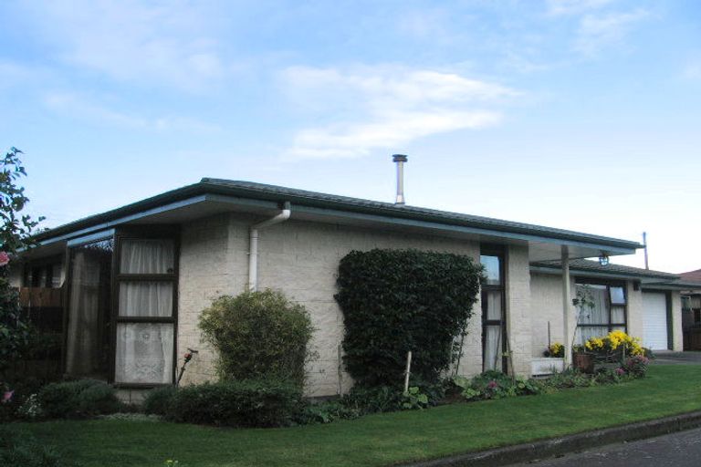 Photo of property in 12 Camellia Court, Palmerston North, 4414