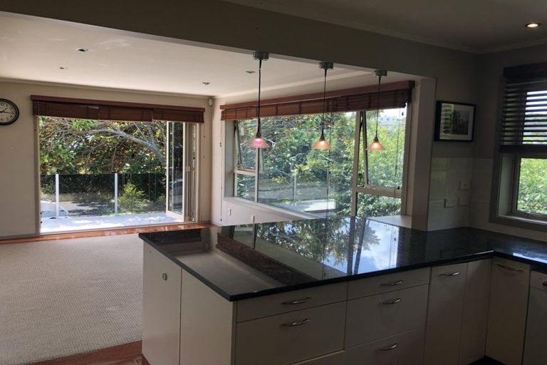 Photo of property in 8 Garmons Way, Castor Bay, Auckland, 0620