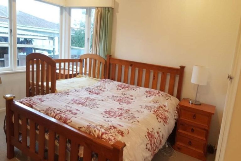 Photo of property in 22 Chilcott Road, Henderson, Auckland, 0612