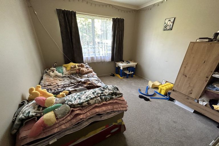 Photo of property in 1/98 Manhattan Heights, Glendene, Auckland, 0602