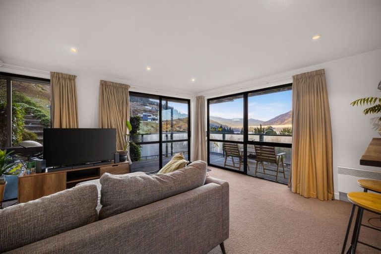 Photo of property in 2 Quartz Rise, Queenstown, 9300