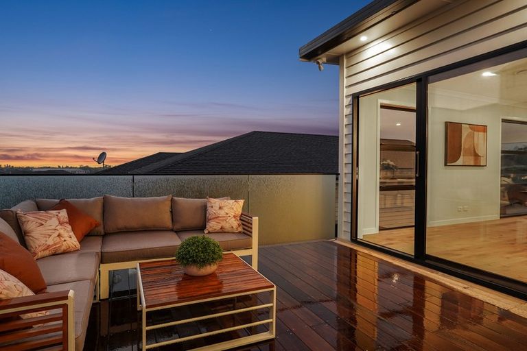 Photo of property in 116 Godfrey Drive, Orewa, 0931