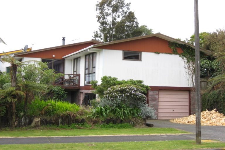 Photo of property in 7 Lindaver Grove, Merrilands, New Plymouth, 4312