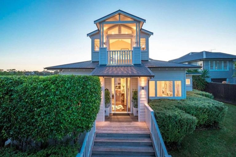 Photo of property in 1/41 Seaview Avenue, Northcote, Auckland, 0627