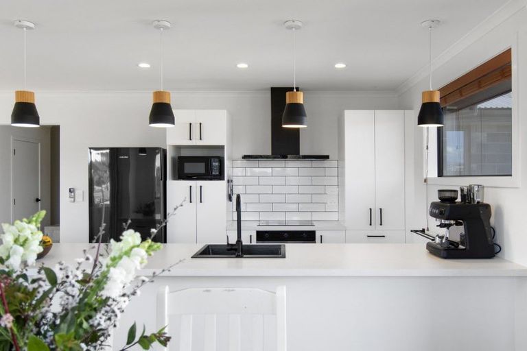 Photo of property in 2 Stingray Drive, Omokoroa, 3114