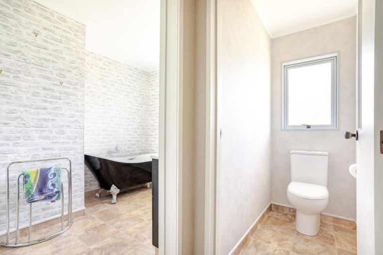 Photo of property in 208 Adelaide Road, Dannevirke, 4930