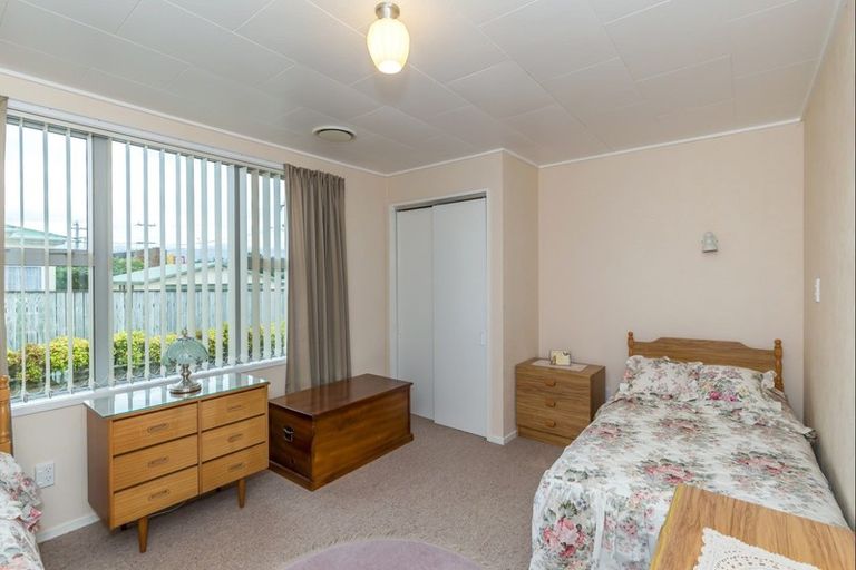 Photo of property in 617 Queen Street East, Levin, 5510