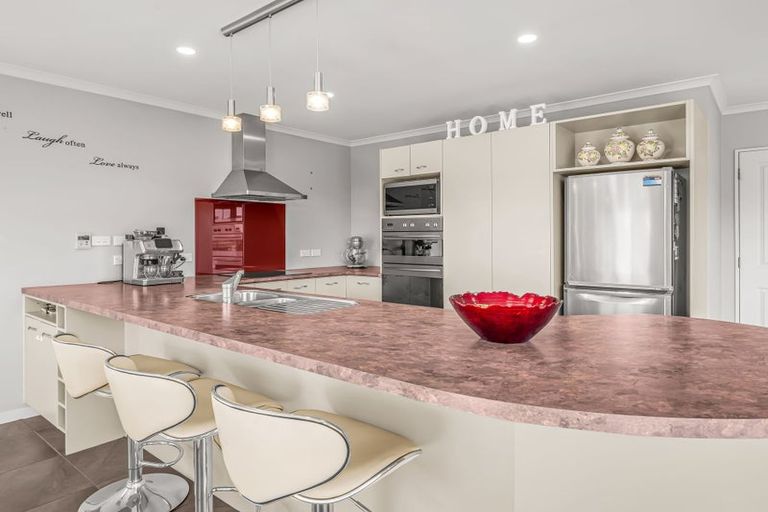 Photo of property in 19 Branigan Parade, Kelvin Grove, Palmerston North, 4414