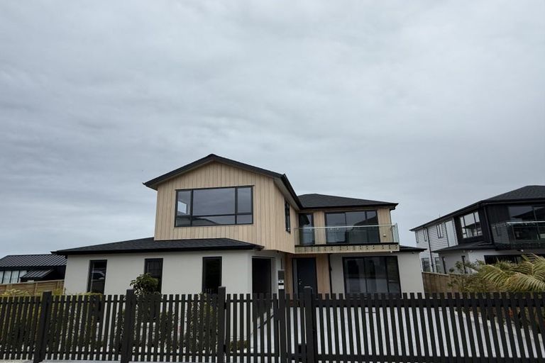 Photo of property in 3 Koheru Place, Long Bay, Auckland, 0630