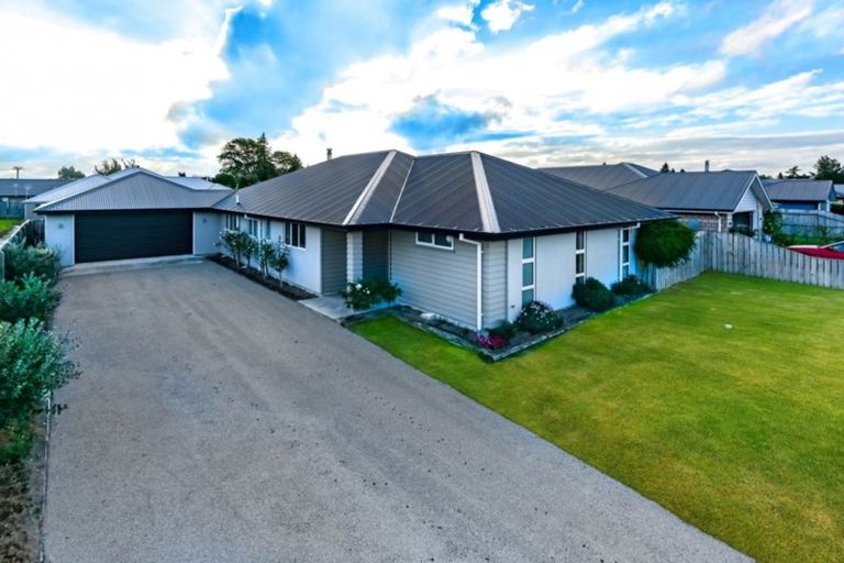 Photo of property in 22 Pemberton Drive, Darfield, 7510