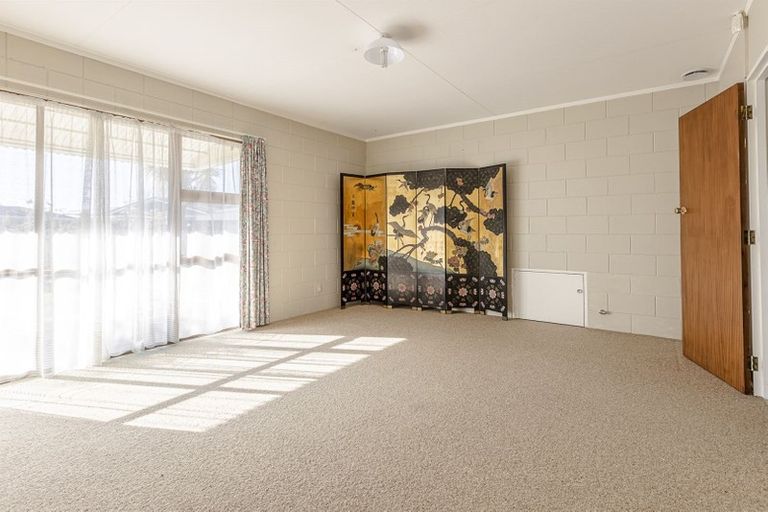 Photo of property in 16 Dunk Place, Milson, Palmerston North, 4414
