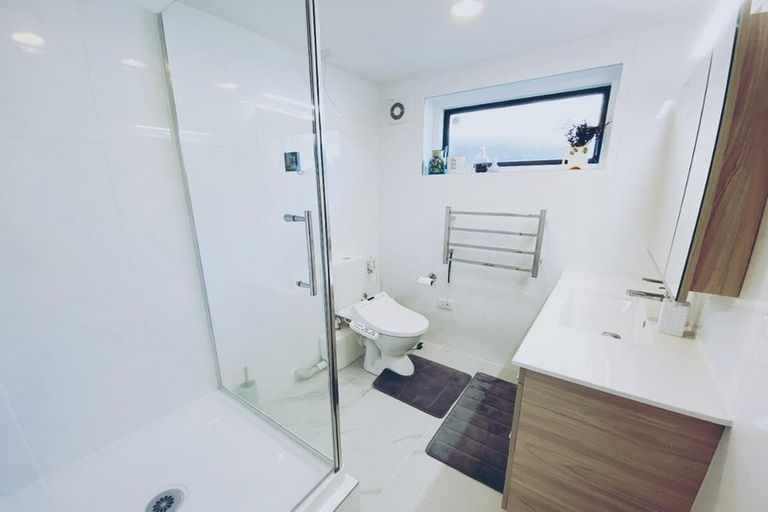 Photo of property in 16 Thomas Rea Place, Te Atatu South, Auckland, 0610