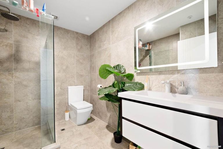 Photo of property in 18 Peony Mews, Oteha, Auckland, 0632