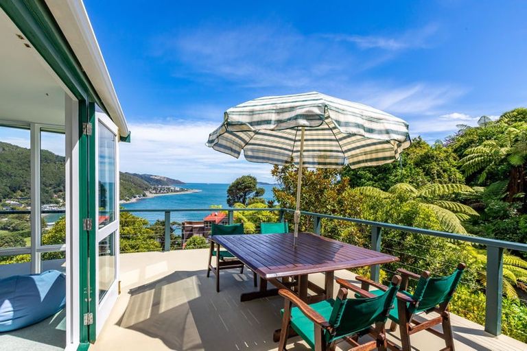 Photo of property in 42 Ferry Road, Days Bay, Lower Hutt, 5013