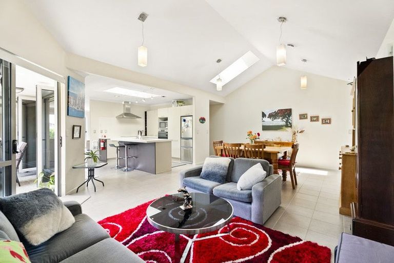 Photo of property in 17 Roseville Road, Gulf Harbour, Whangaparaoa, 0930