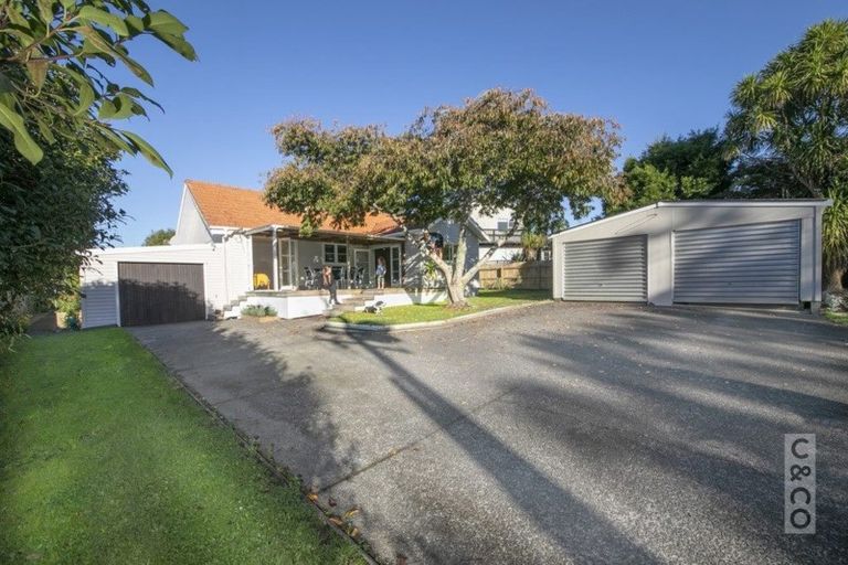 Photo of property in 43 Cambridge Road, Riverhead, 0820