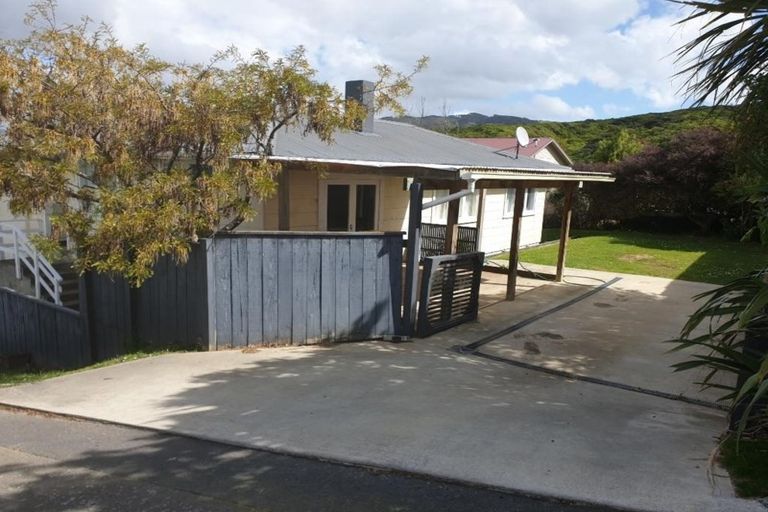 Photo of property in 16 Mawhare Street, Titahi Bay, Porirua, 5022