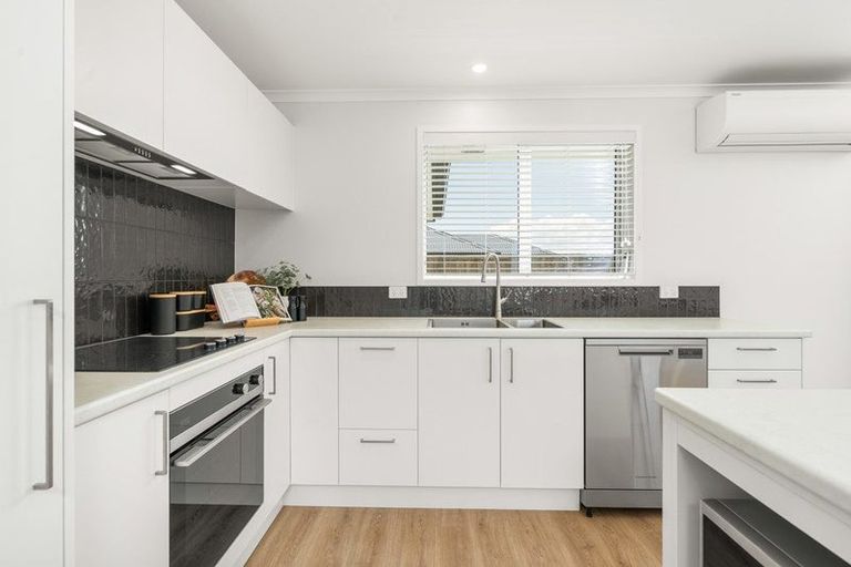 Photo of property in 30 Te Piriti Road, One Tree Point, 0118