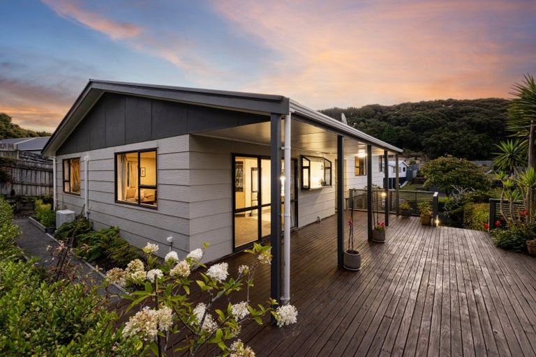 Photo of property in 61 Albatross Close, Whitby, Porirua, 5024