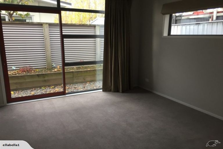 Photo of property in 16 Roberts Street, Martinborough, 5711