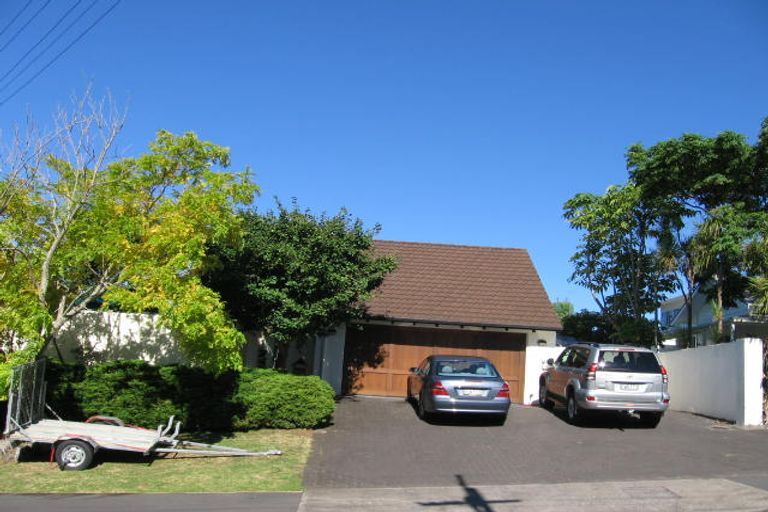 Photo of property in 5 Tiri Road, Takapuna, Auckland, 0620