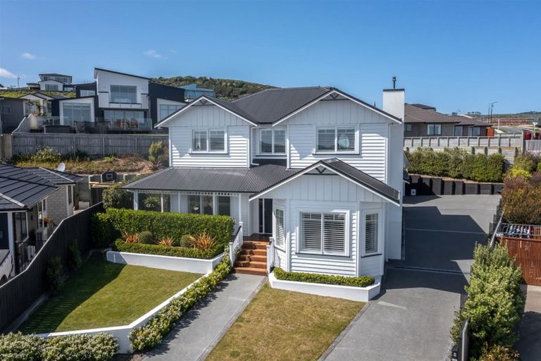 Photo of property in 9 Grace Cove, Aotea, Porirua, 5024