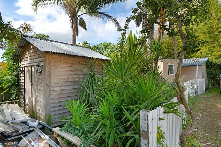 Photo of property in 56 Clayburn Road, Glen Eden, Auckland, 0602