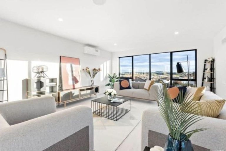 Photo of property in 45 Ascension Crescent, Orewa, 0931